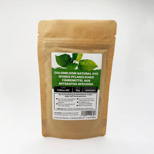 hochwertige lsd- und kratomprodukte auf weißem hintergrund in sanftem licht arrangiert